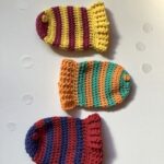 free-crochet-patterns-cotton-crochet-fish-kids-colourful-bath-mitt-washer copy