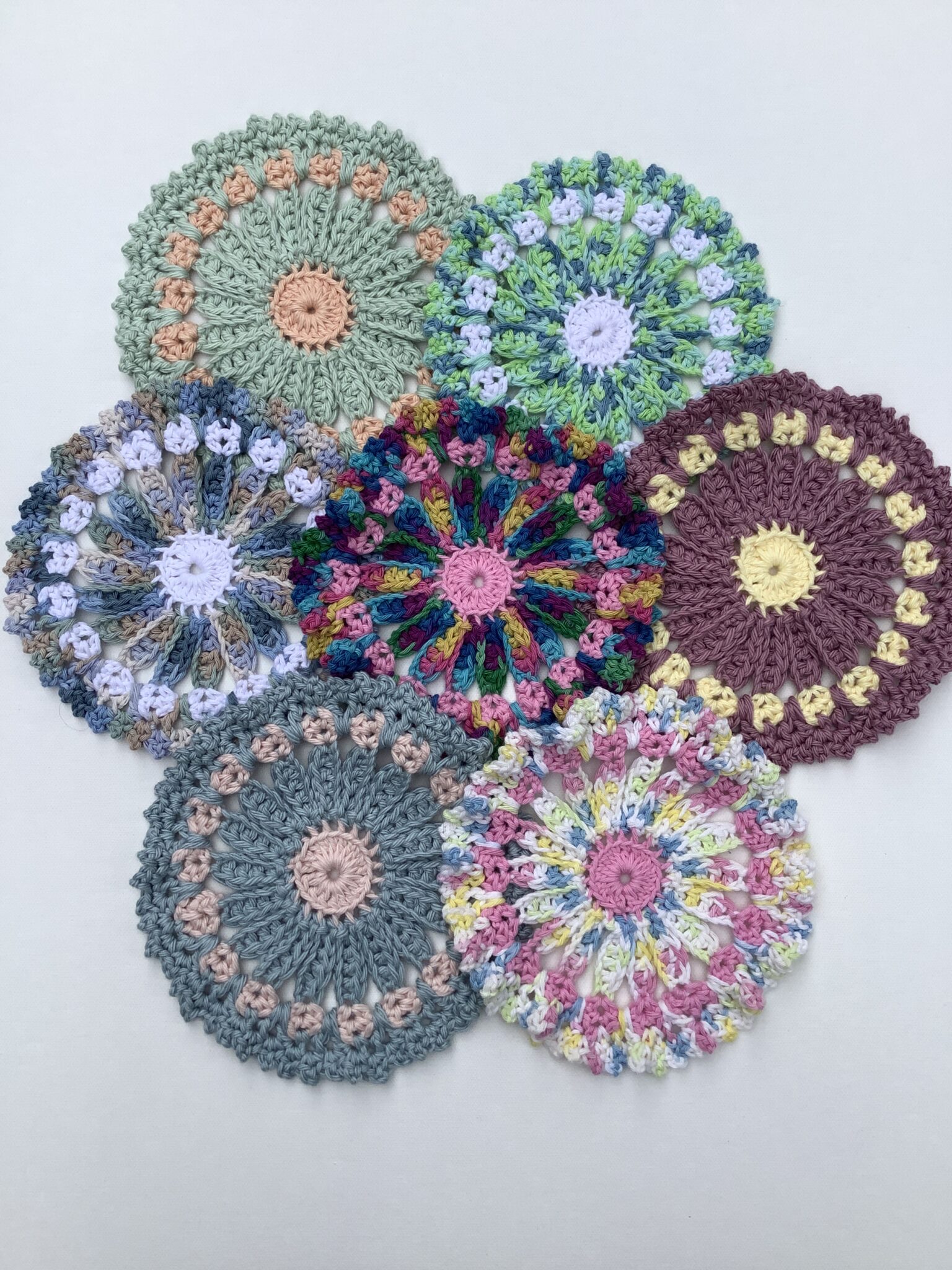 crochet-doilies-coloured-mat-table