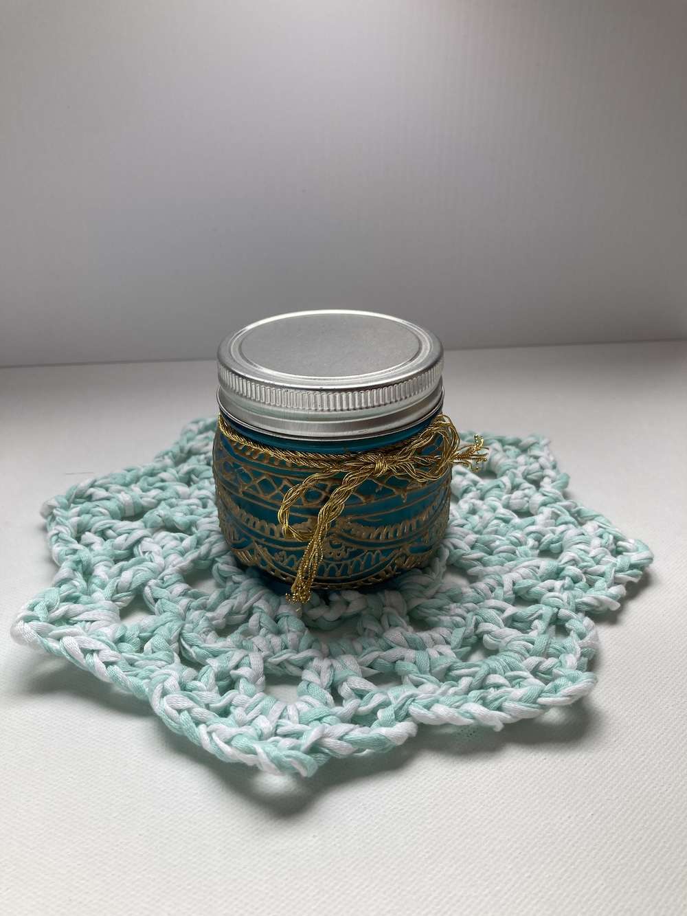 crochet-pot-holder-with-candle